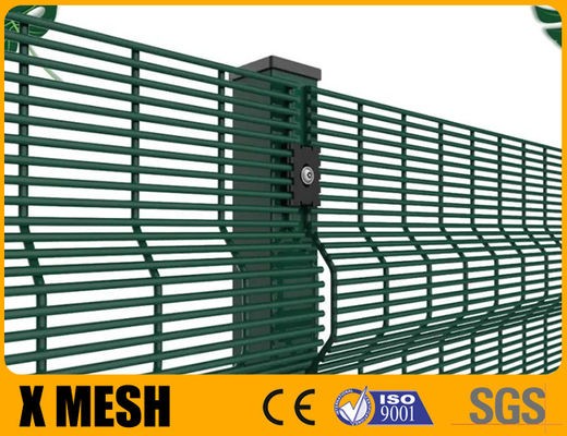Yeşil toz kaplı açık görünüm çit Anti tırmanış 358 Bahçe için 4 mm çaplı tel ile